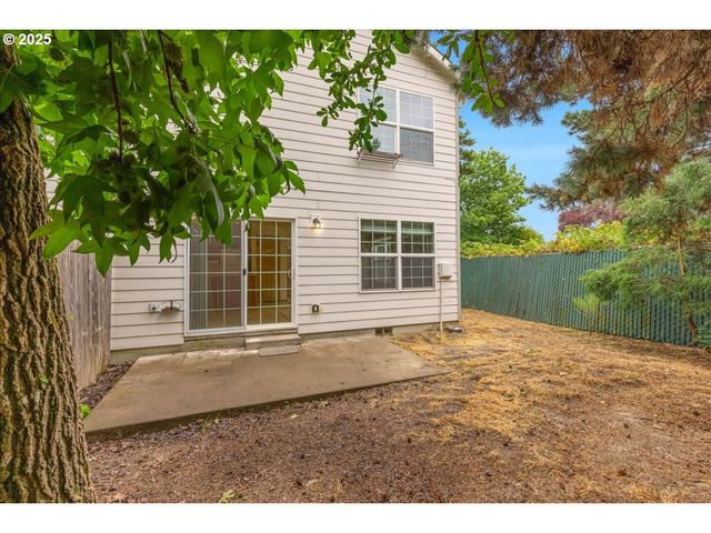 1094 S PENNINGTON Dr, Newberg, OR 97132