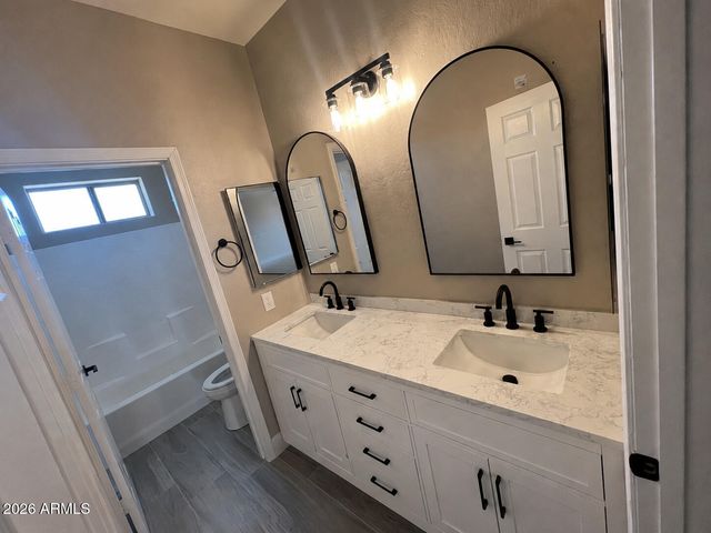 7521 W SOUTHGATE Avenue, Phoenix, AZ 85043