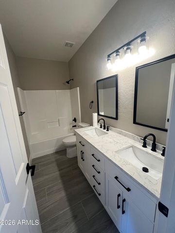 7521 W SOUTHGATE Avenue, Phoenix, AZ 85043