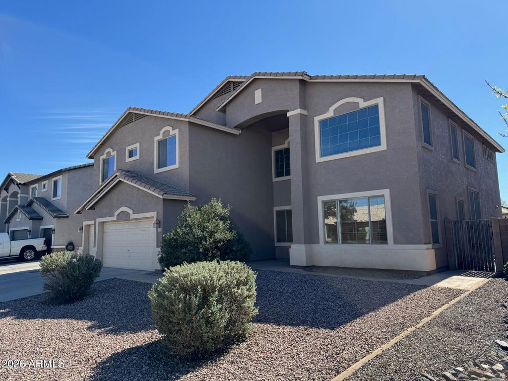 7521 W SOUTHGATE Avenue, Phoenix, AZ 85043 — photo 2