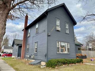 1138 W Oregon Road, Lapeer, MI 48446