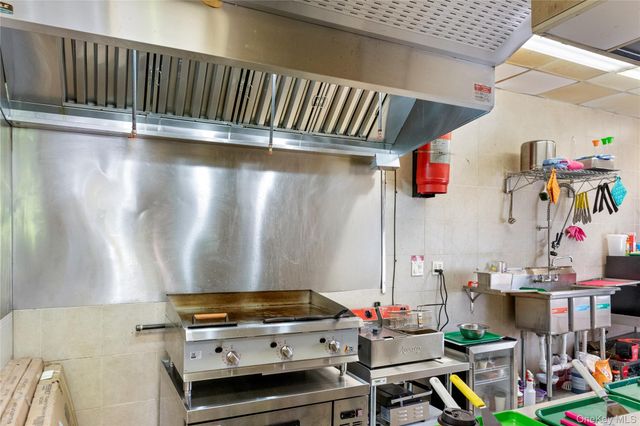 80 Bayville Avenue, Bayville, NY 11709