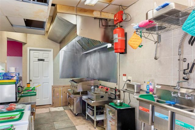 80 Bayville Avenue, Bayville, NY 11709