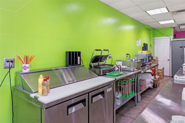 80 Bayville Avenue, Bayville, NY 11709