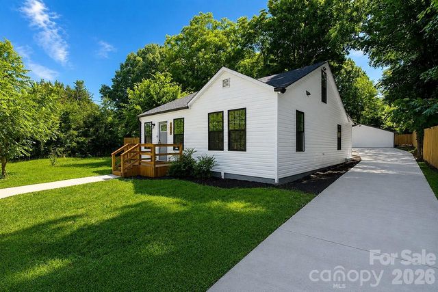 1215 Wilson W Lee Boulevard, Statesville, NC 28677