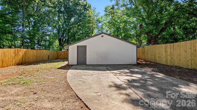 1215 Wilson W Lee Boulevard, Statesville, NC 28677