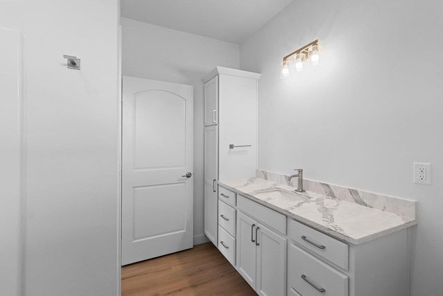 920 CLOVER COURT, Menasha, WI 54952