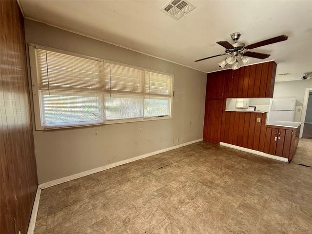 2824 4th Street, Bay City, TX 77414