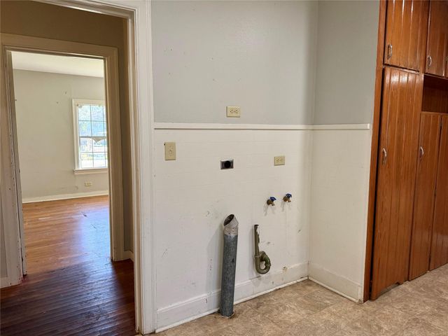 2824 4th Street, Bay City, TX 77414