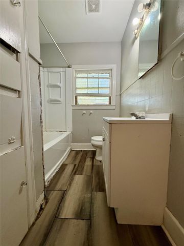 2824 4th Street, Bay City, TX 77414