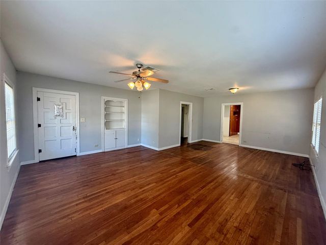 2824 4th Street, Bay City, TX 77414