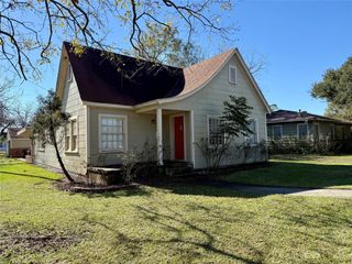 2824 4th Street, Bay City, TX 77414