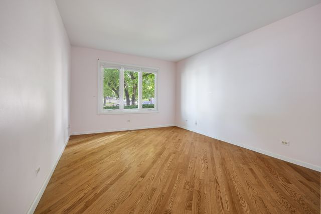 1153 S Linneman Road 1153, Mount Prospect, IL 60056