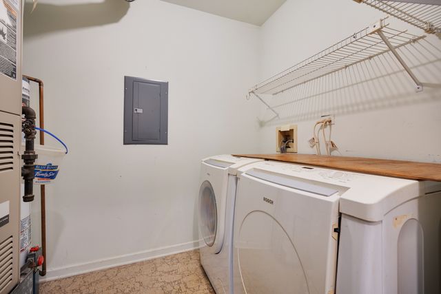 1153 S Linneman Road 1153, Mount Prospect, IL 60056