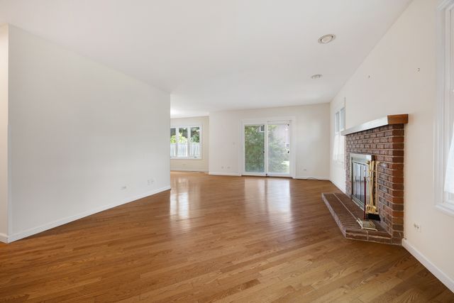 1153 S Linneman Road 1153, Mount Prospect, IL 60056