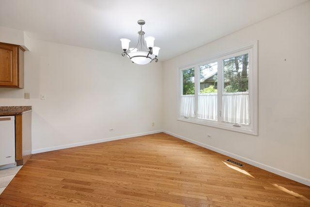 1153 S Linneman Road 1153, Mount Prospect, IL 60056