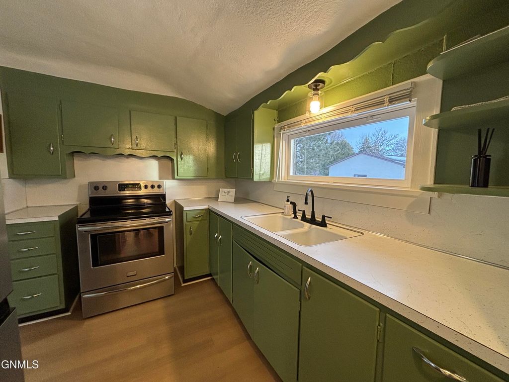 325 Chaffee Row, Beulah, ND 58523 photo 14