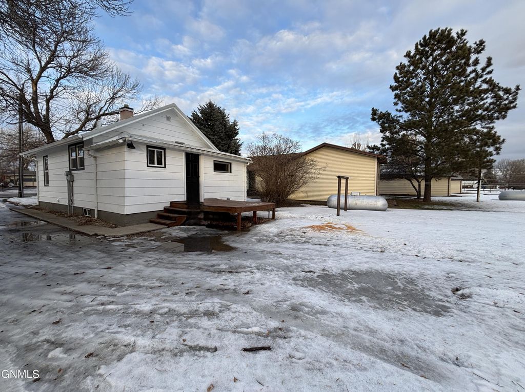 325 Chaffee Row, Beulah, ND 58523 photo 22