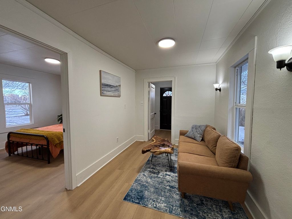 325 Chaffee Row, Beulah, ND 58523 photo 3