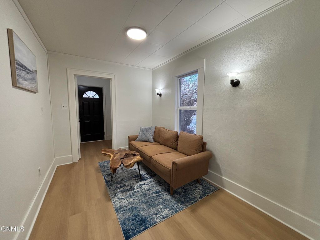 325 Chaffee Row, Beulah, ND 58523 photo 4