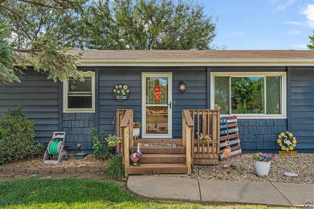 5001 NW Kendall DR, Topeka, KS 66618