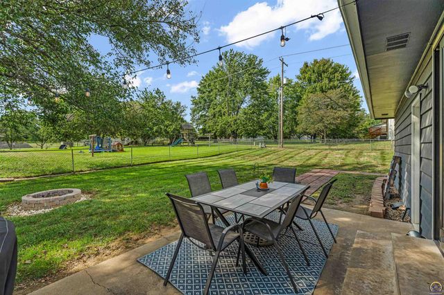 5001 NW Kendall DR, Topeka, KS 66618