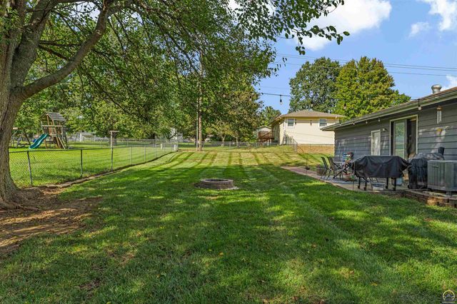 5001 NW Kendall DR, Topeka, KS 66618