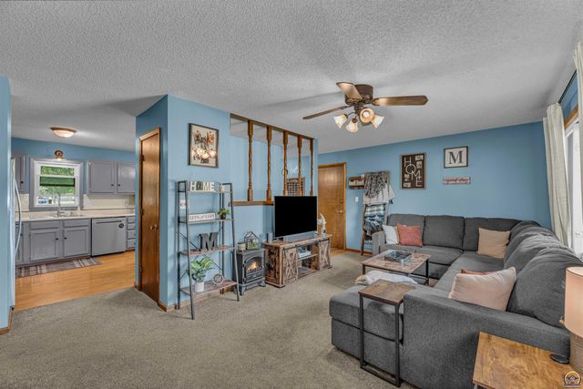 5001 NW Kendall DR, Topeka, KS 66618