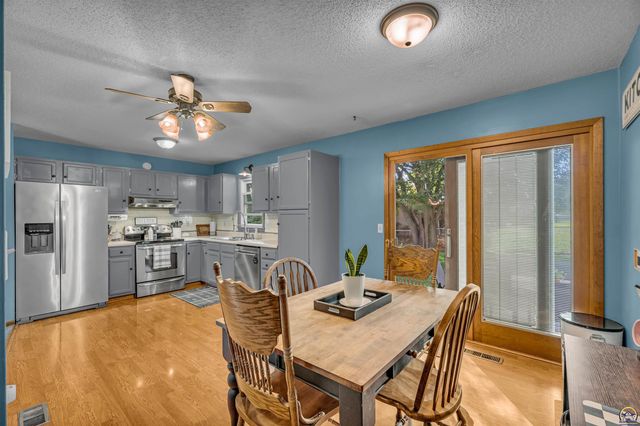 5001 NW Kendall DR, Topeka, KS 66618