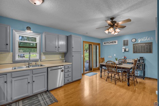 5001 NW Kendall DR, Topeka, KS 66618