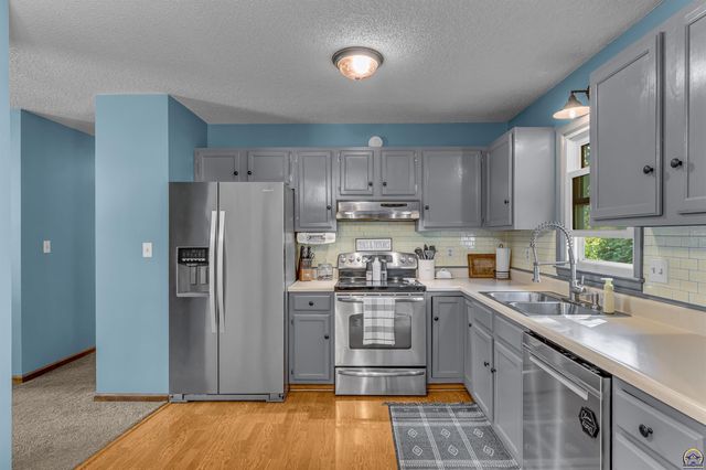 5001 NW Kendall DR, Topeka, KS 66618