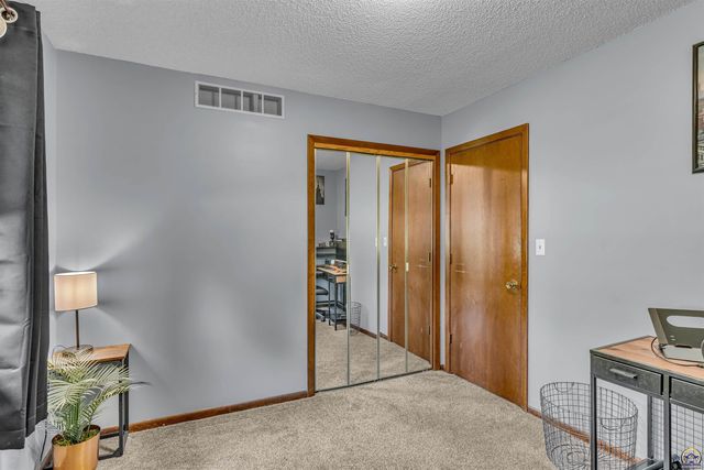5001 NW Kendall DR, Topeka, KS 66618