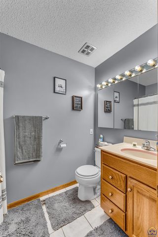 5001 NW Kendall DR, Topeka, KS 66618