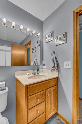 5001 NW Kendall DR, Topeka, KS 66618