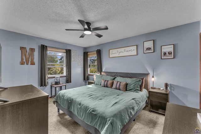 5001 NW Kendall DR, Topeka, KS 66618