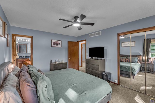 5001 NW Kendall DR, Topeka, KS 66618
