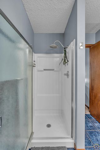 5001 NW Kendall DR, Topeka, KS 66618