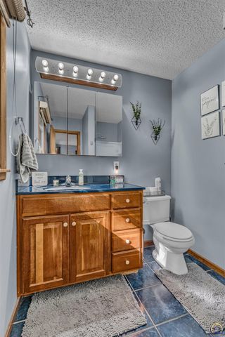 5001 NW Kendall DR, Topeka, KS 66618