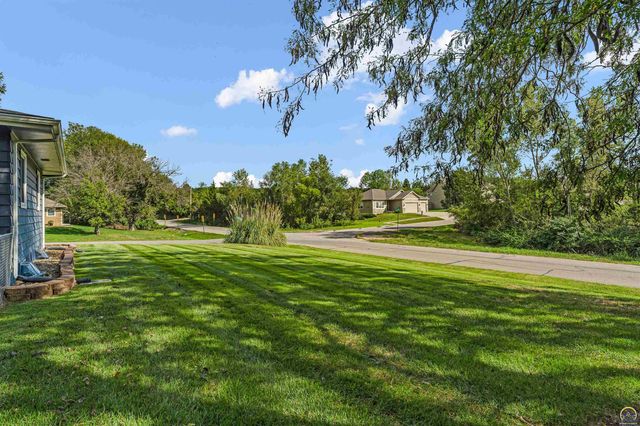5001 NW Kendall DR, Topeka, KS 66618