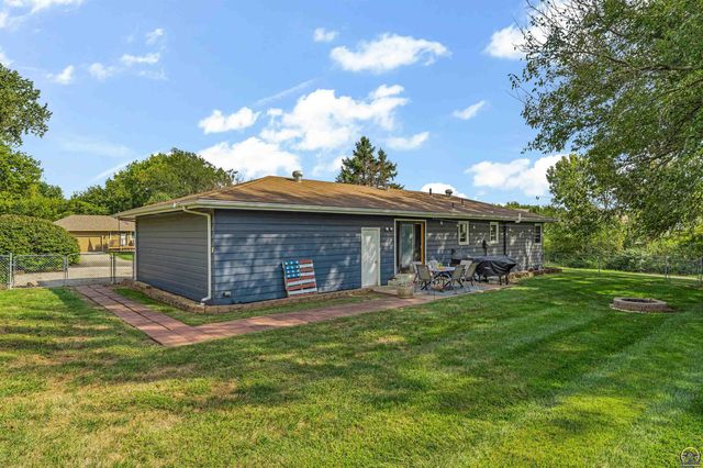5001 NW Kendall DR, Topeka, KS 66618