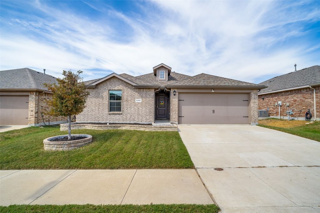 2208 Denmark Lane, Fort Worth, TX 76108 — exterior