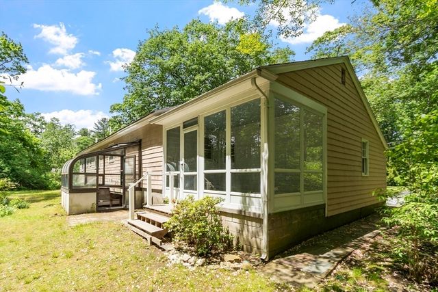 12 Abbott Lane, Chelmsford, MA 01824