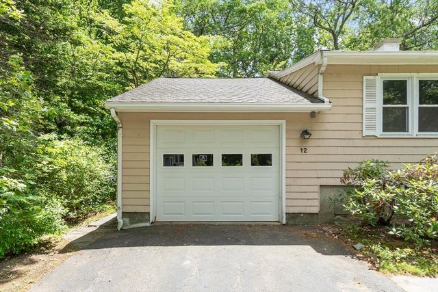 12 Abbott Lane, Chelmsford, MA 01824