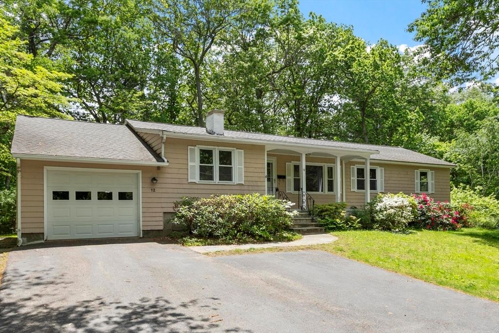 12 Abbott Lane, Chelmsford, MA 01824