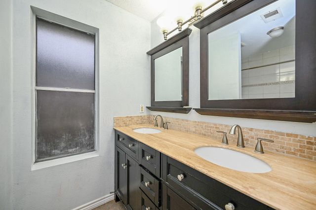 805 River Creek Drive, La Porte, TX 77571