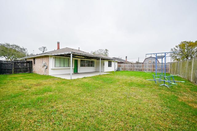 805 River Creek Drive, La Porte, TX 77571