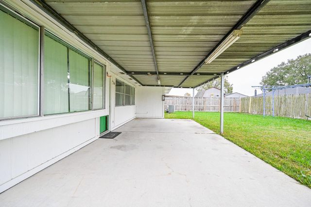 805 River Creek Drive, La Porte, TX 77571