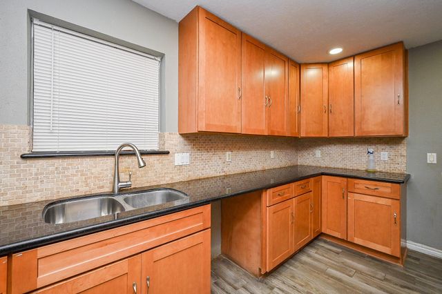 805 River Creek Drive, La Porte, TX 77571