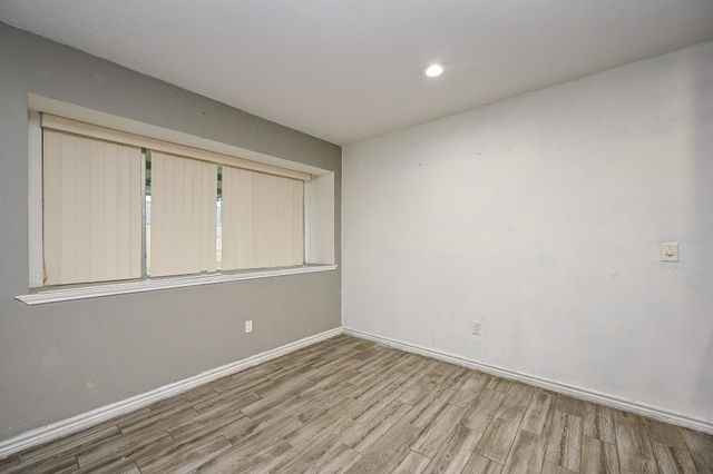 805 River Creek Drive, La Porte, TX 77571