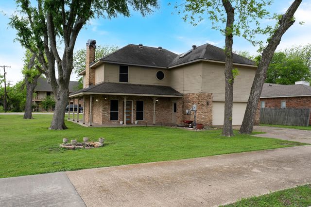 104 Pecan Grove, Lancaster, TX 75146